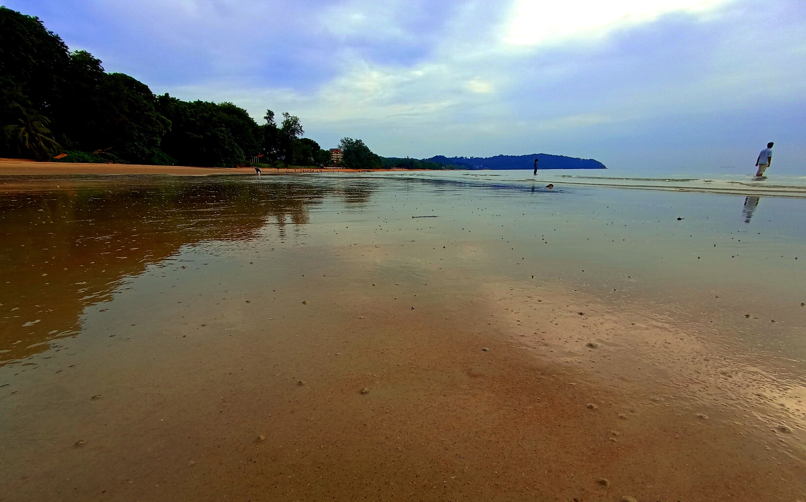 Low tide at Sri Purnama Beach near Teluk Kemang